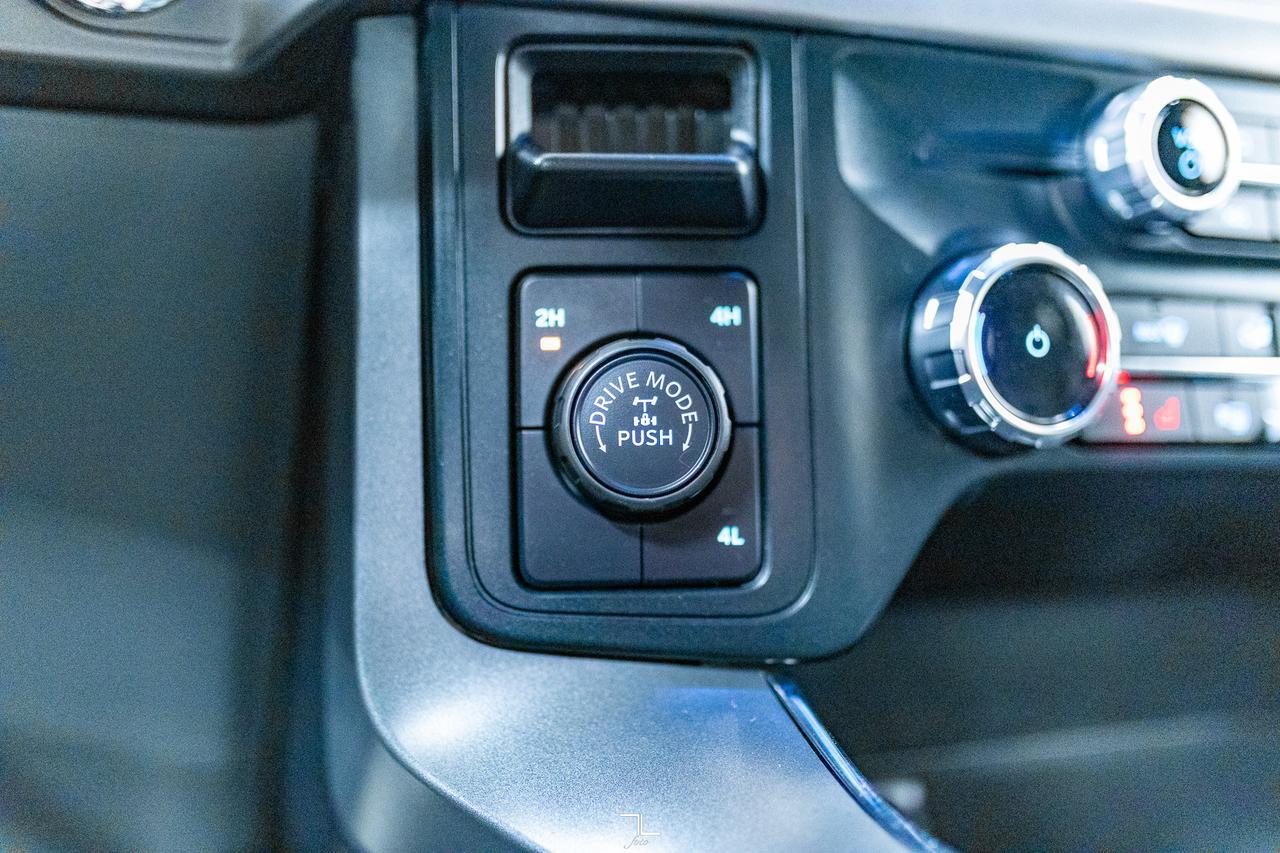 2025 Ford F-150 4x4 Super Crew XLT Nav BCam Red Deer AB