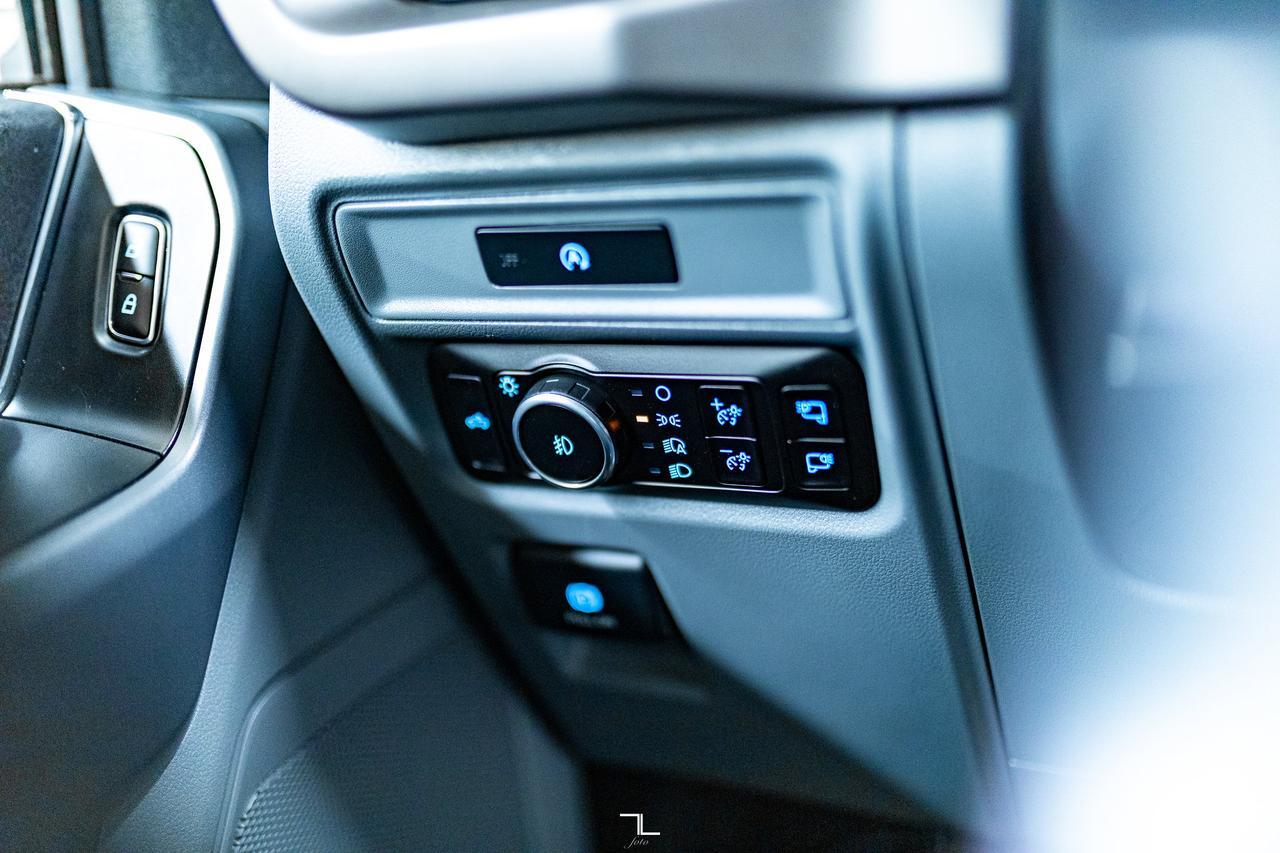 2025 Ford F-150 4x4 Super Crew XLT Nav BCam Red Deer AB