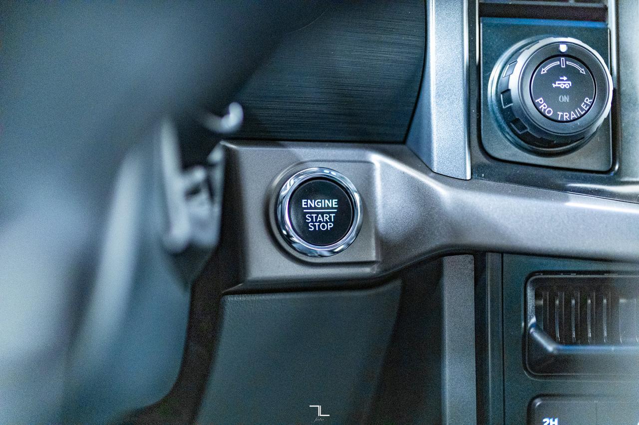 2025 Ford F-150 4x4 Super Crew XLT Nav BCam Red Deer AB