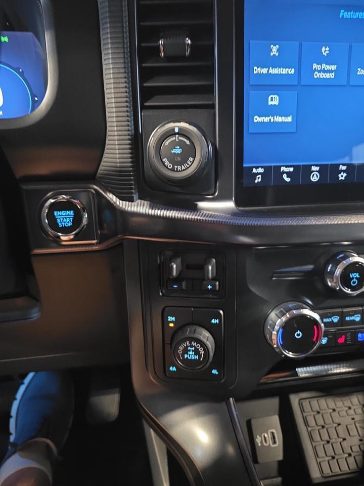 2025 Ford F-150 LARIAT Sand Lake NY