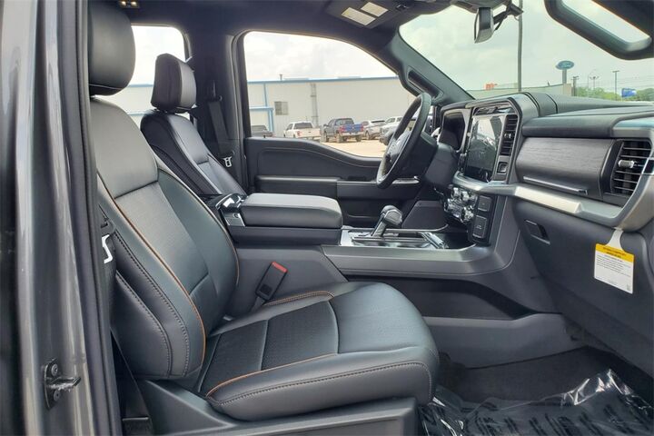 2025 Ford F-150 Lariat  TX