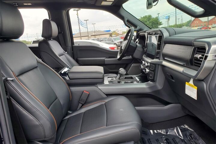 2025 Ford F-150 Lariat  TX