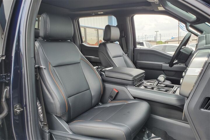 2025 Ford F-150 Lariat  TX