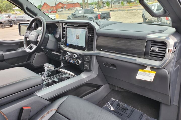 2025 Ford F-150 Lariat  TX