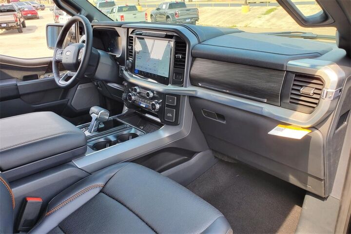 2025 Ford F-150 Lariat  TX