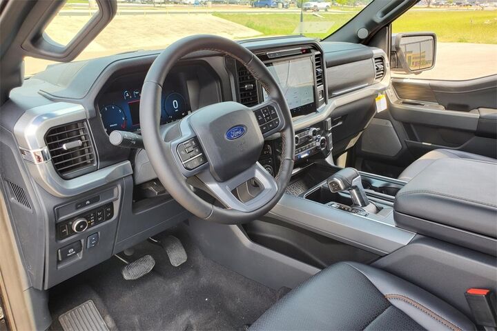 2025 Ford F-150 Lariat  TX