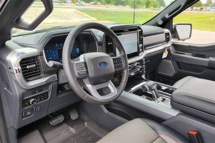 2025 Ford F-150 Lariat  TX