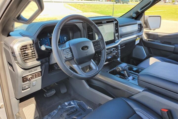 2025 Ford F-150 Lariat  TX