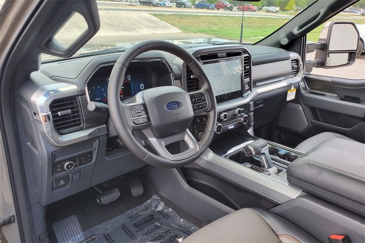 2025 Ford F-150 Lariat  TX