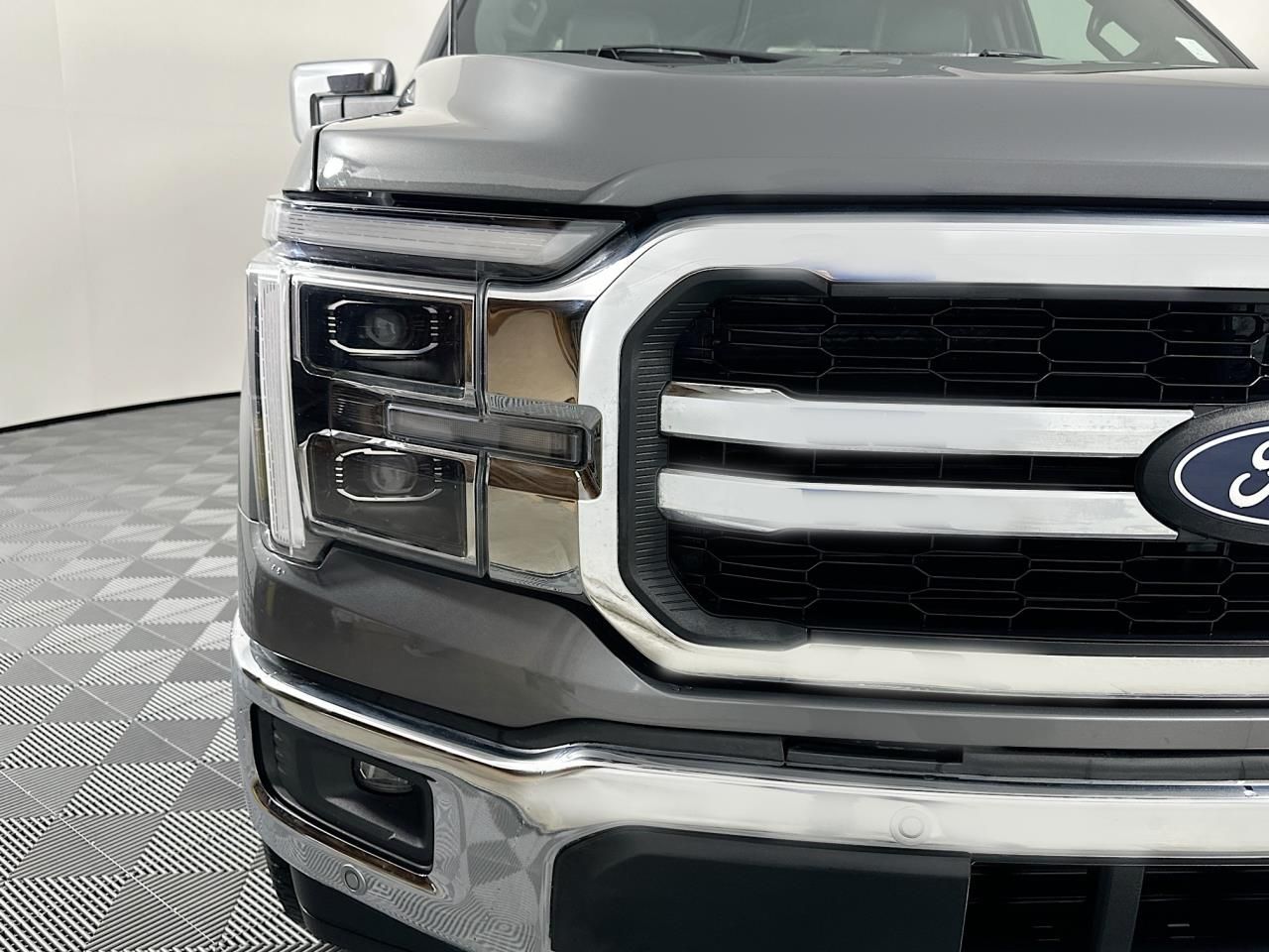 2025 Ford F-150 Lariat photo 4