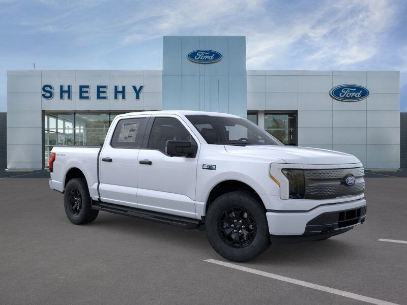 2025 Ford F-150 Lightning XLT photo 22