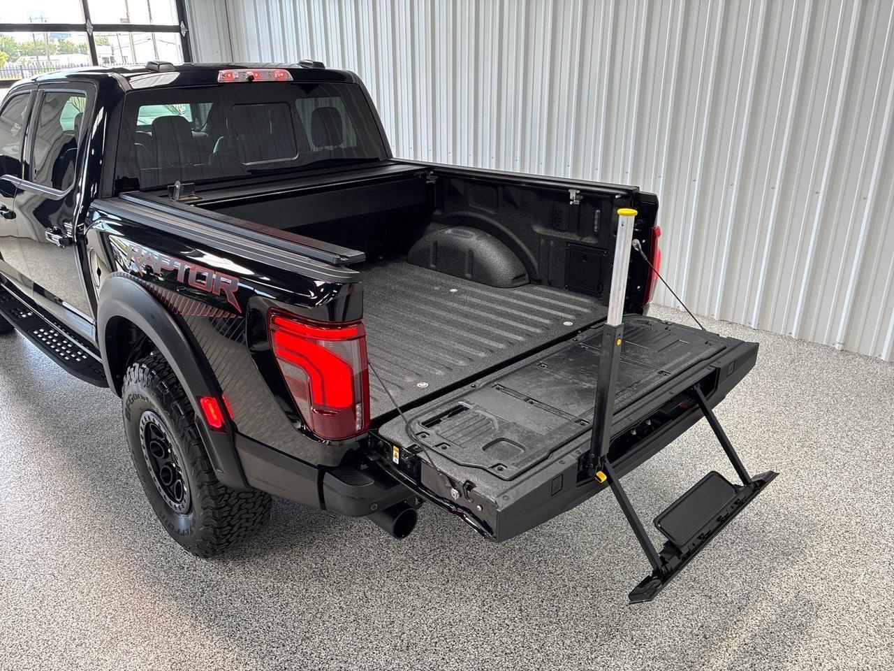 2025 Ford F-150 Raptor, 802A 37in Performance Pkg, Pano Roof, Bed Cover Houston TX
