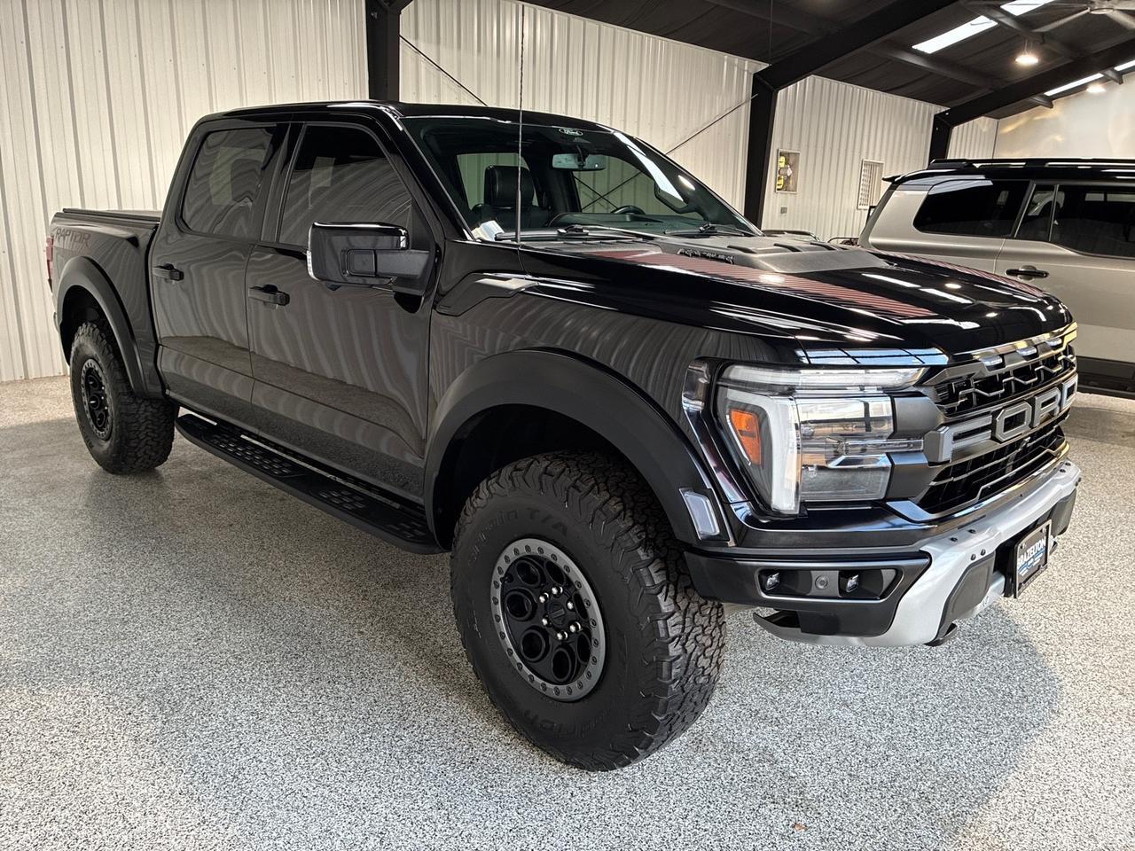 2025 Ford F-150 Raptor, 802A 37in Performance Pkg, Pano Roof, Retractable Tonneau Cover Houston TX