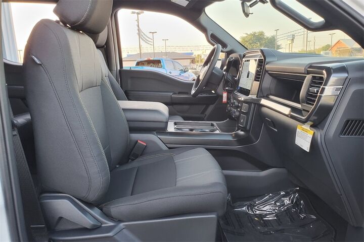 2025 Ford F-150 STX  TX