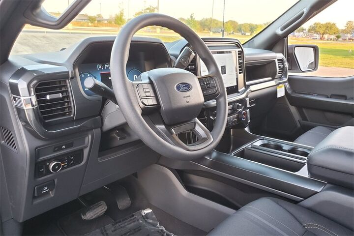 2025 Ford F-150 STX  TX