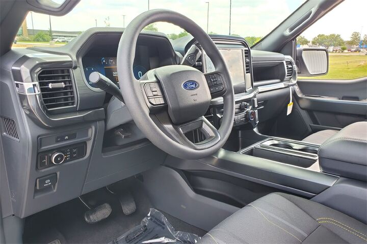 2025 Ford F-150 STX  TX 2025 Ford F-150 STX  TX