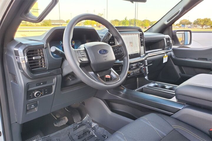 2025 Ford F-150 STX  TX