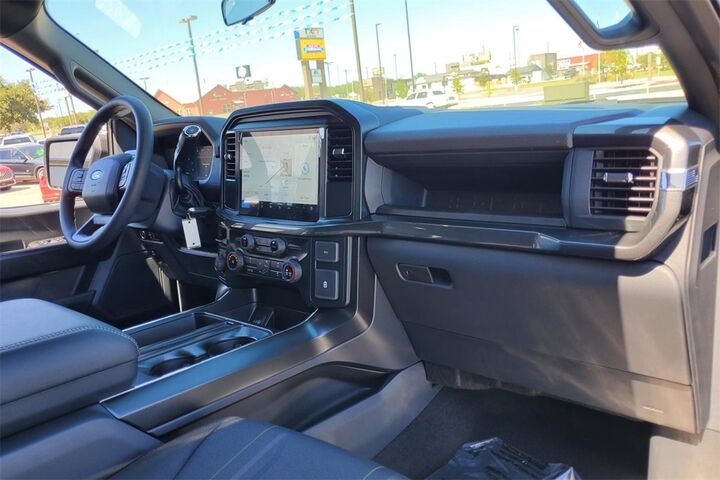 2025 Ford F-150 STX  TX