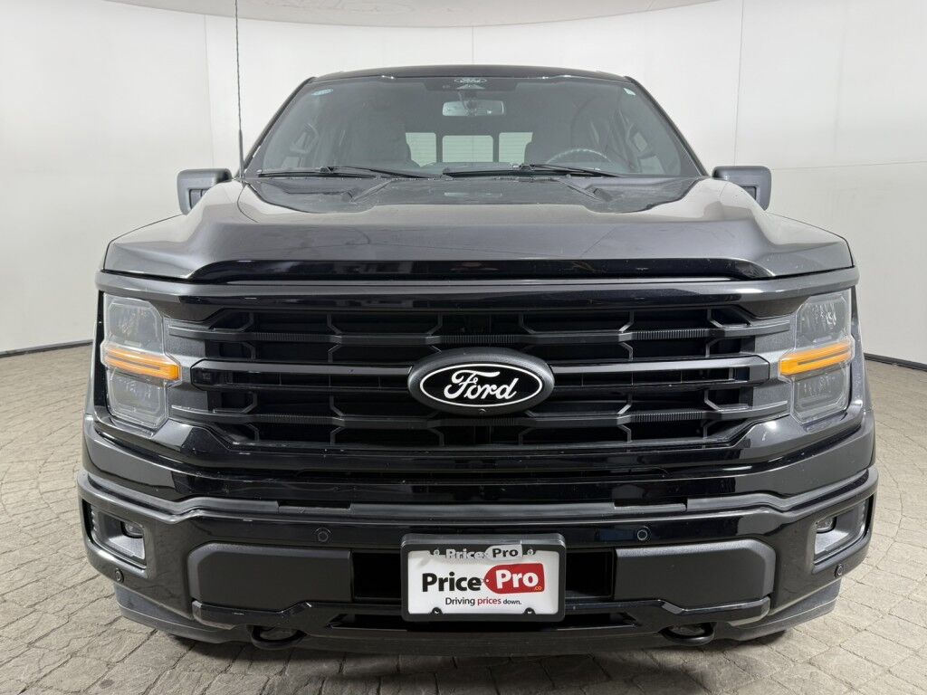 2025 Ford F-150 XLT 4WD w/Black Appearance SuperCrew 5.5' Box