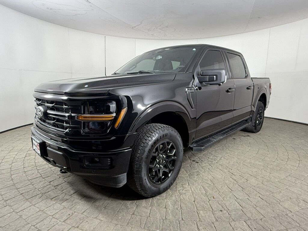 2025 Ford F-150 XLT 4WD w/Black Appearance SuperCrew 5.5' Box