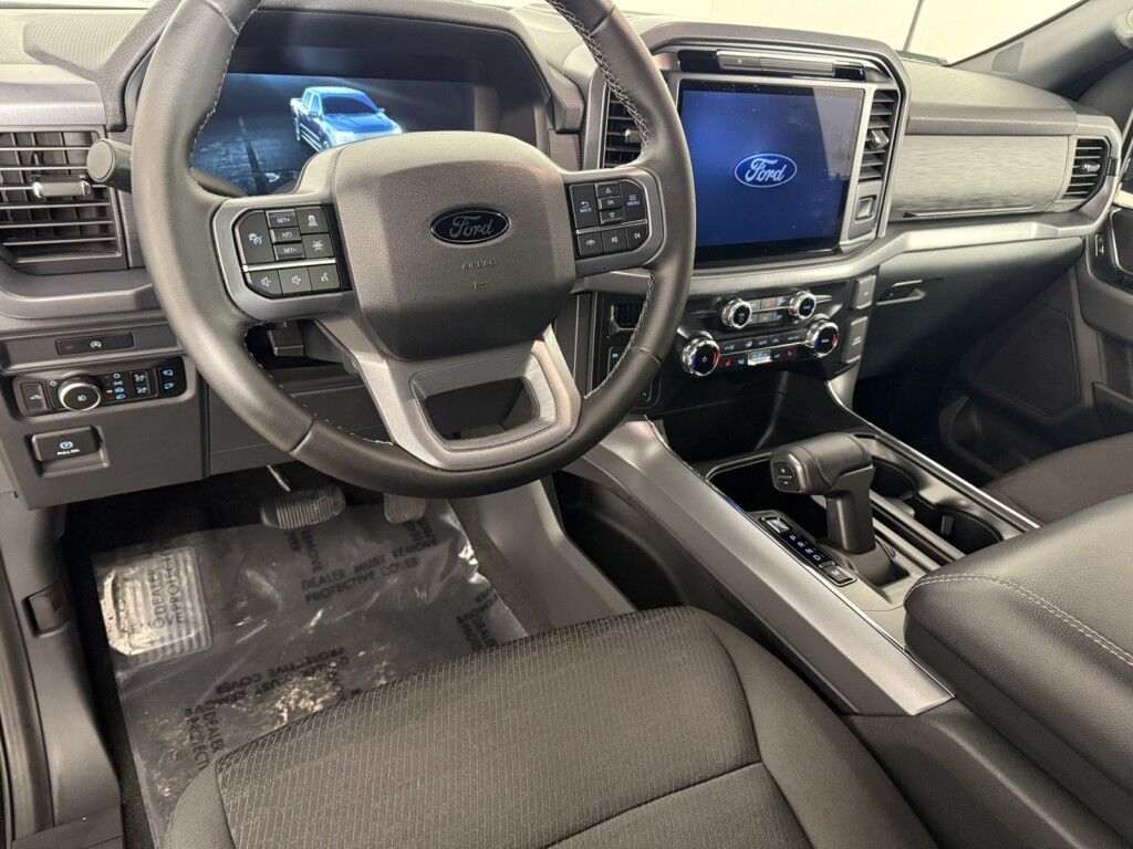 2025 Ford F-150 XLT 4WD w/Black Appearance SuperCrew 5.5' Box Maumee OH