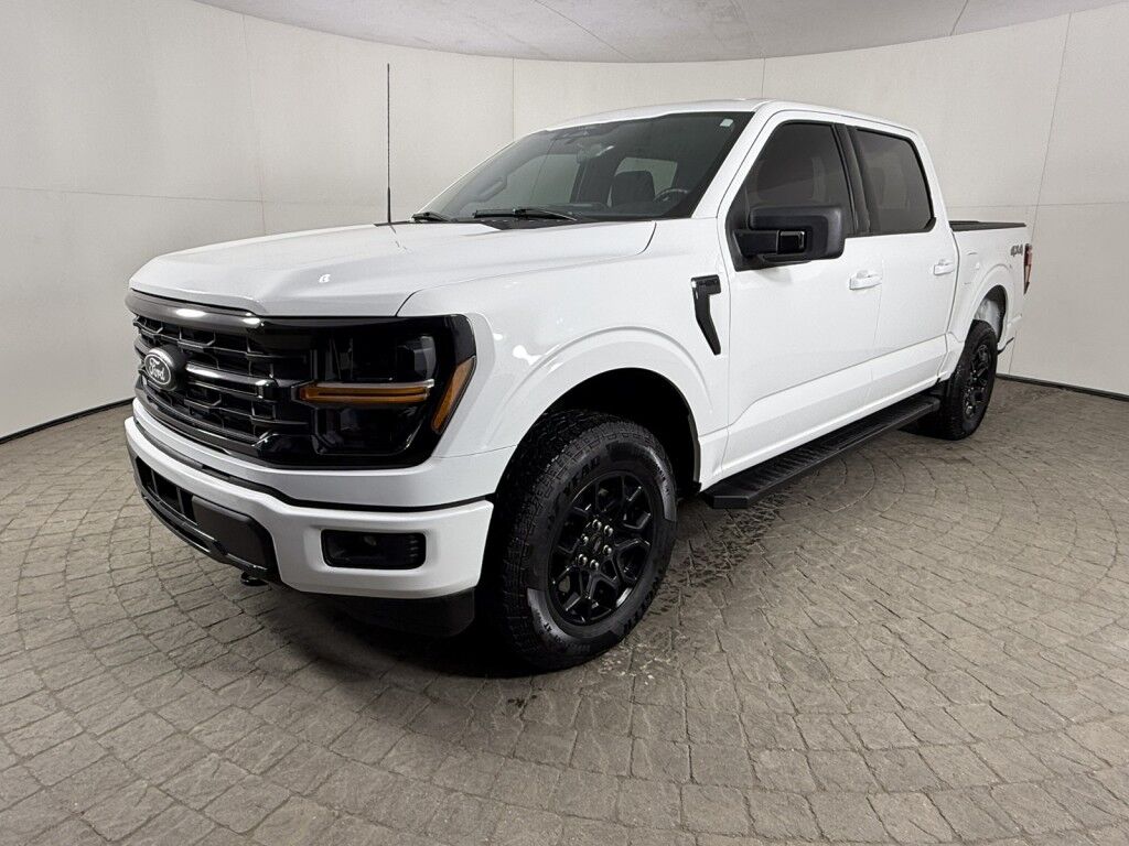 2025 Ford F-150 XLT w/Black Appearance pkg 4WD SuperCrew 5.5' Box Maumee OH