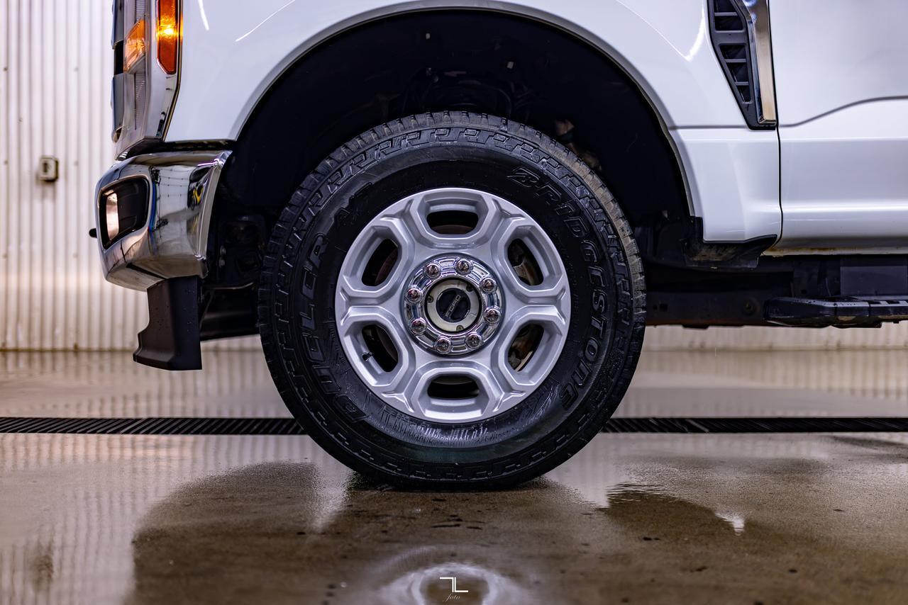 2025 Ford F-250 4x4 Crew Cab XLT FX4 PSeat BCam Red Deer AB