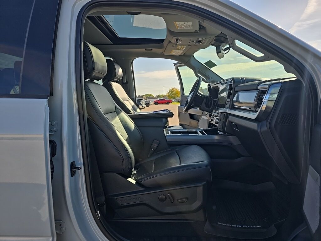 2025 Ford F-250 Super Duty 4x4 Crew Cab Lariat Minocqua WI