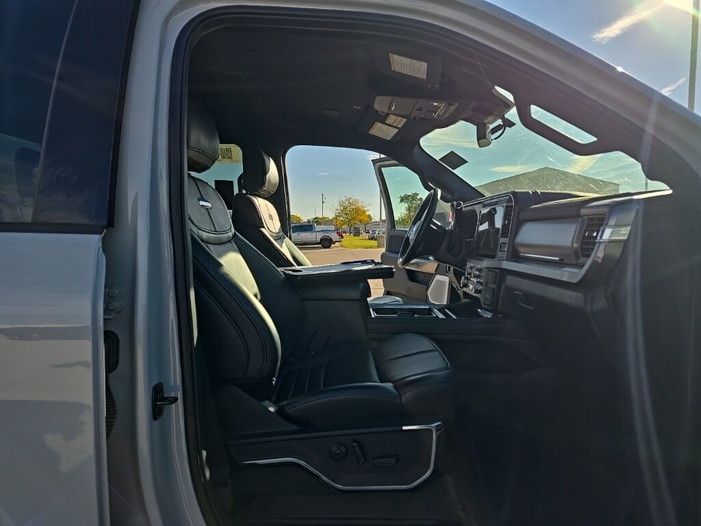 2025 Ford F-250 Super Duty 4x4 Crew Cab Platinum Fond du Lac WI