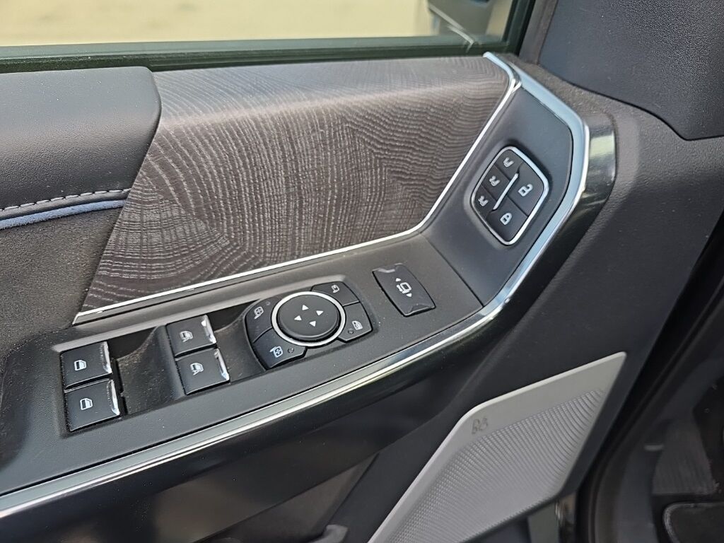 2025 Ford F-250 Super Duty 4x4 Crew Cab Platinum Fond du Lac WI