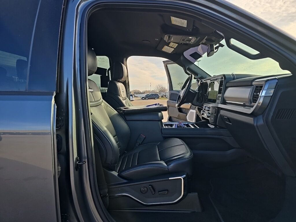 2025 Ford F-250 Super Duty 4x4 Crew Cab Platinum Fond du Lac WI