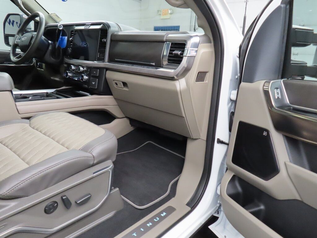2025 Ford F-250 Super Duty 4x4 Crew Cab Platinum Fond du Lac WI