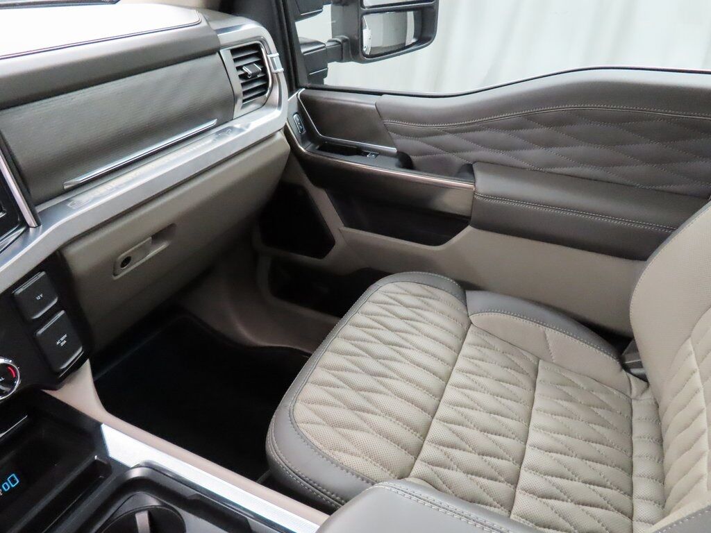 2025 Ford F-250 Super Duty 4x4 Crew Cab Platinum Fond du Lac WI