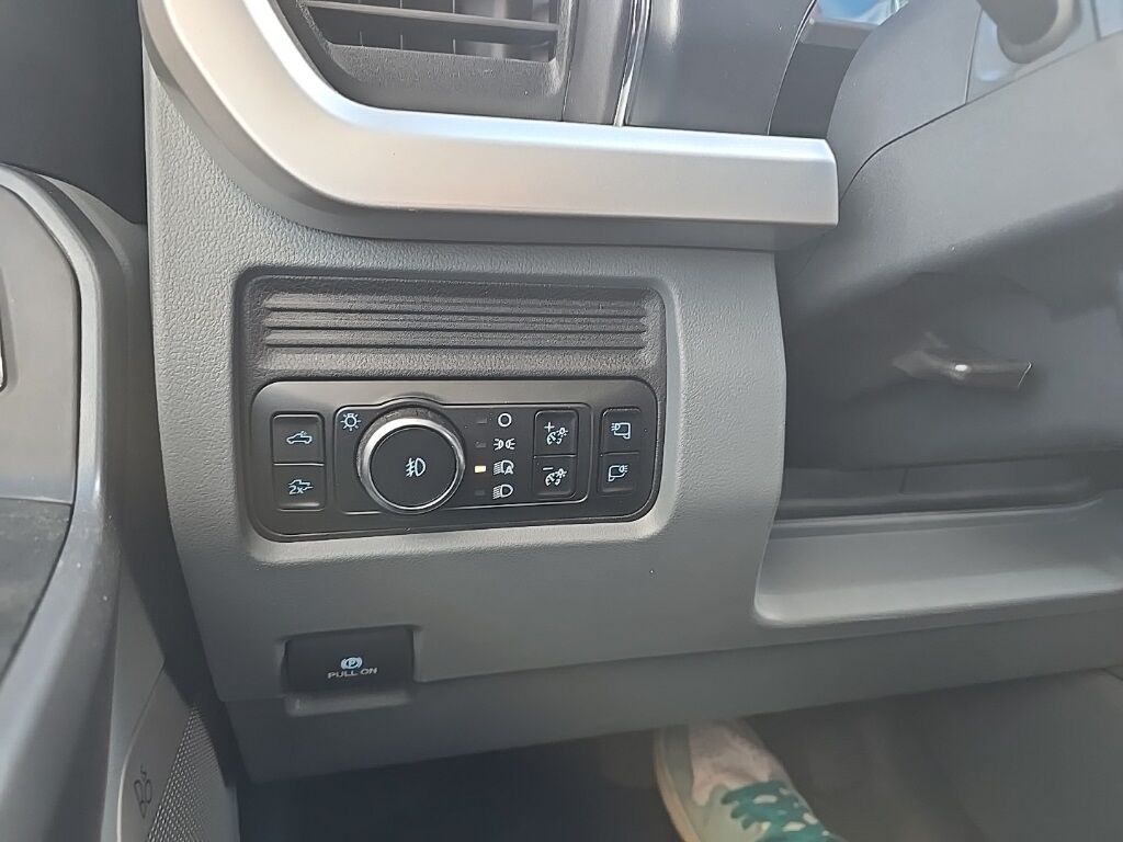 2025 Ford F-250 Super Duty 4x4 Crew Cab XLT Fond du Lac WI