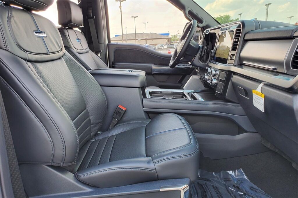 2025 Ford F-250SD Platinum Hondo TX