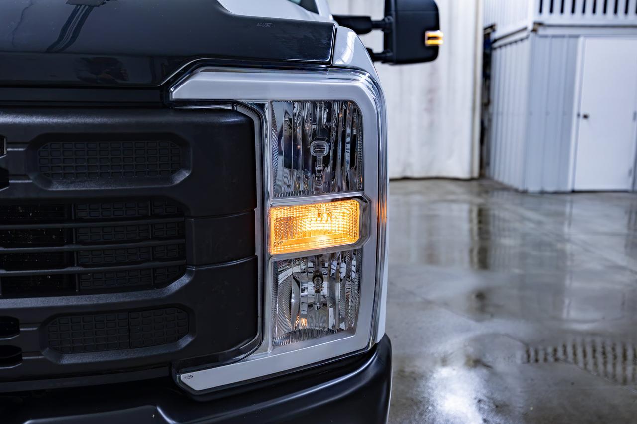 2025 Ford F-350 4x4 Crew Cab XL Longbox Diesel Bcam Red Deer AB