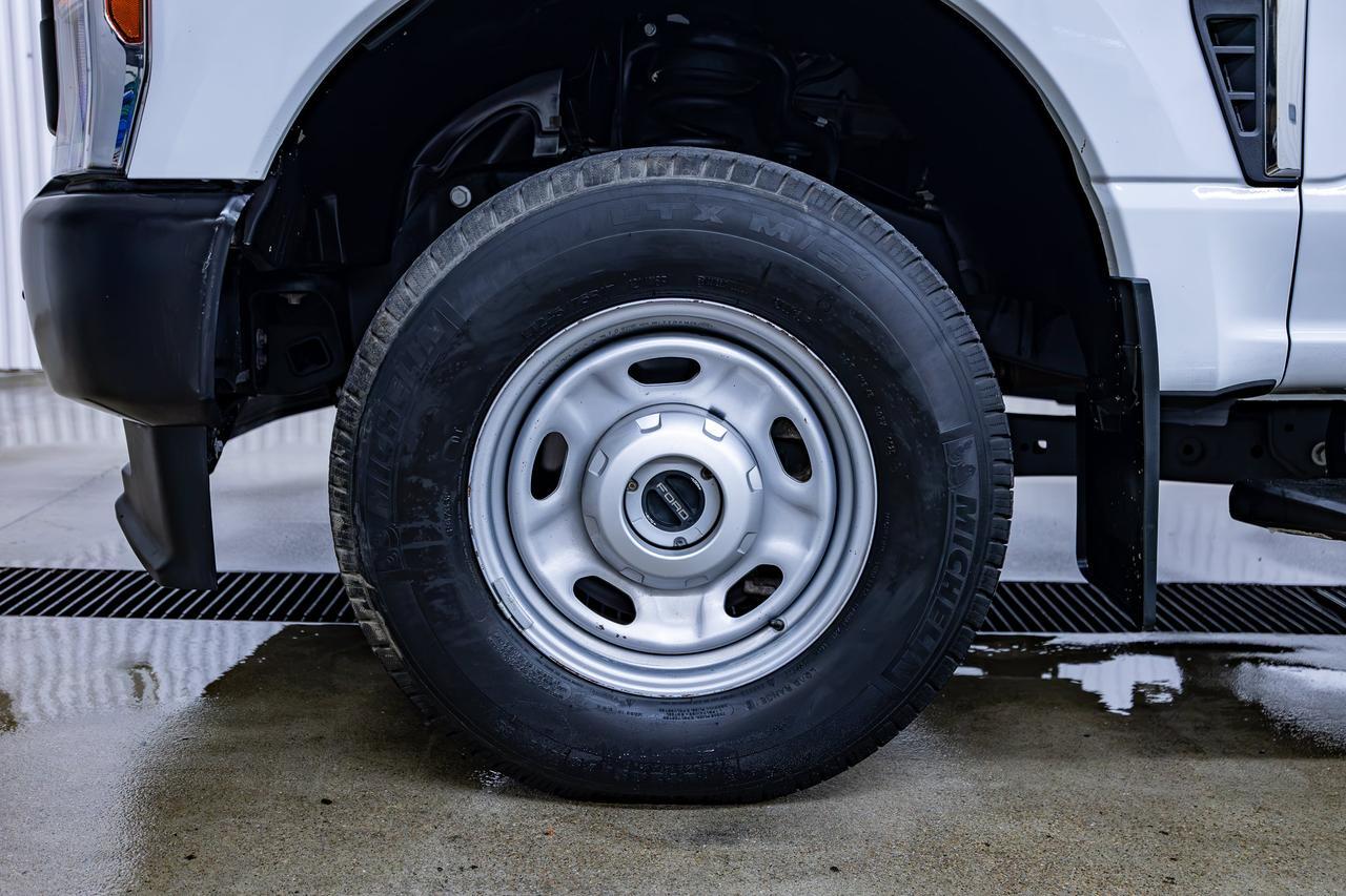 2025 Ford F-350 4x4 Crew Cab XL Longbox Diesel Bcam Red Deer AB