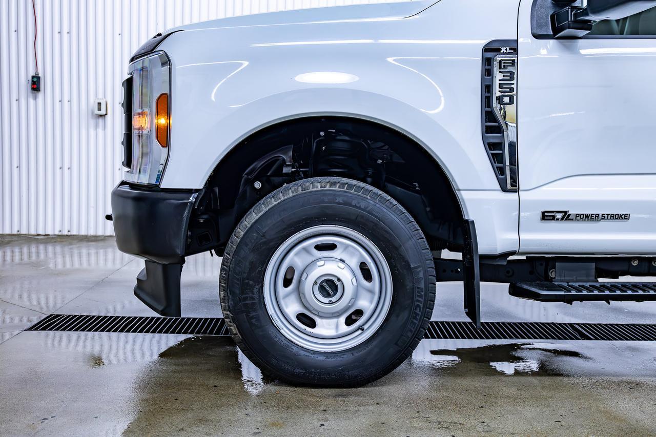 2025 Ford F-350 4x4 Crew Cab XL Longbox Diesel Bcam Red Deer AB