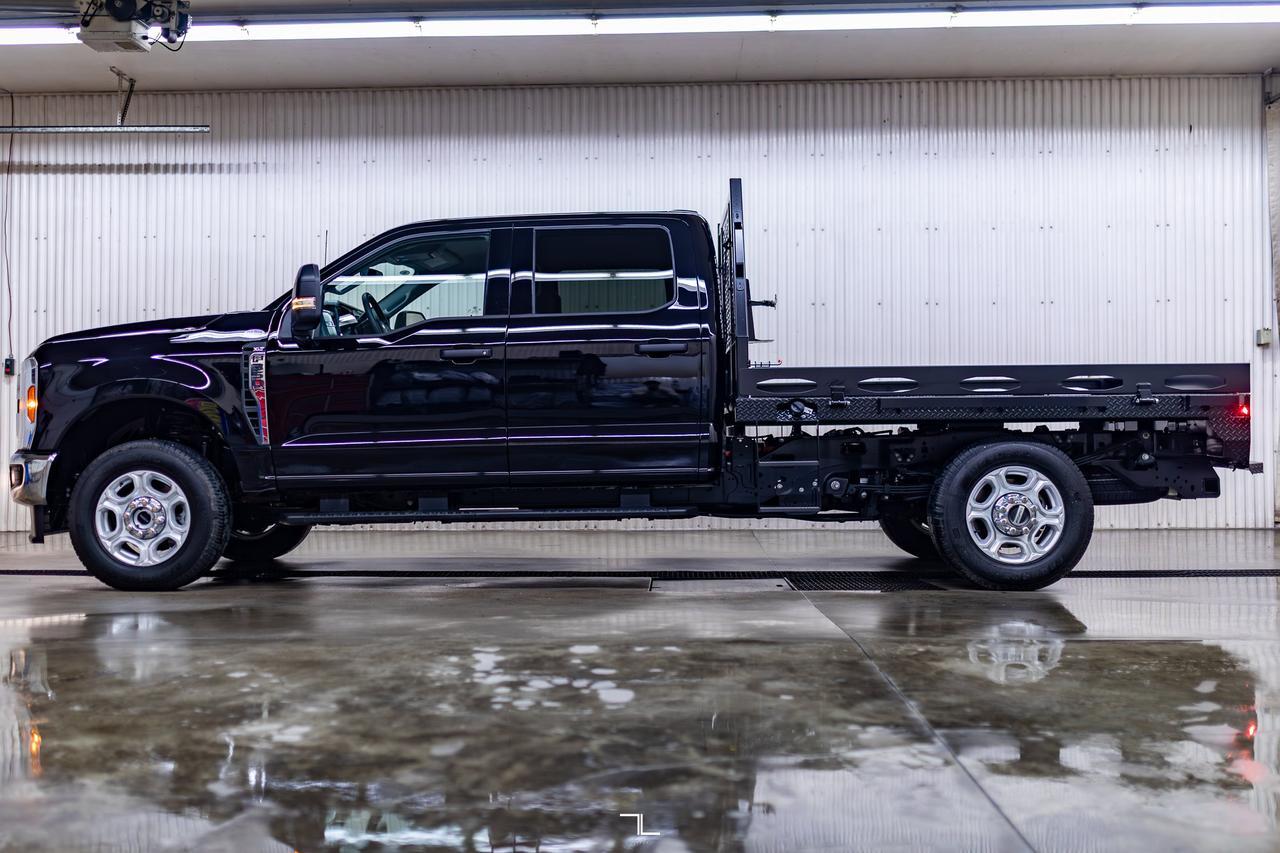 2025 Ford F-350 4x4 Crew Cab XLT Deck BCam Red Deer AB
