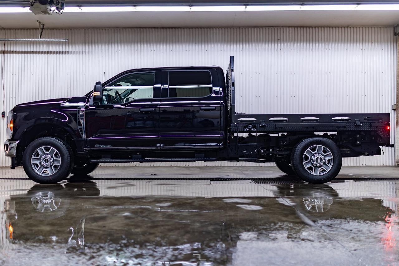 2025 Ford F-350 4x4 Crew Cab XLT Deck PSeat BCam Red Deer AB