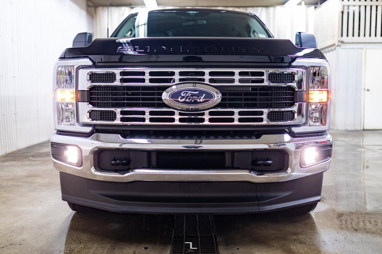 2025 Ford F-350 4x4 Crew Cab XLT Deck PSeat BCam Red Deer AB