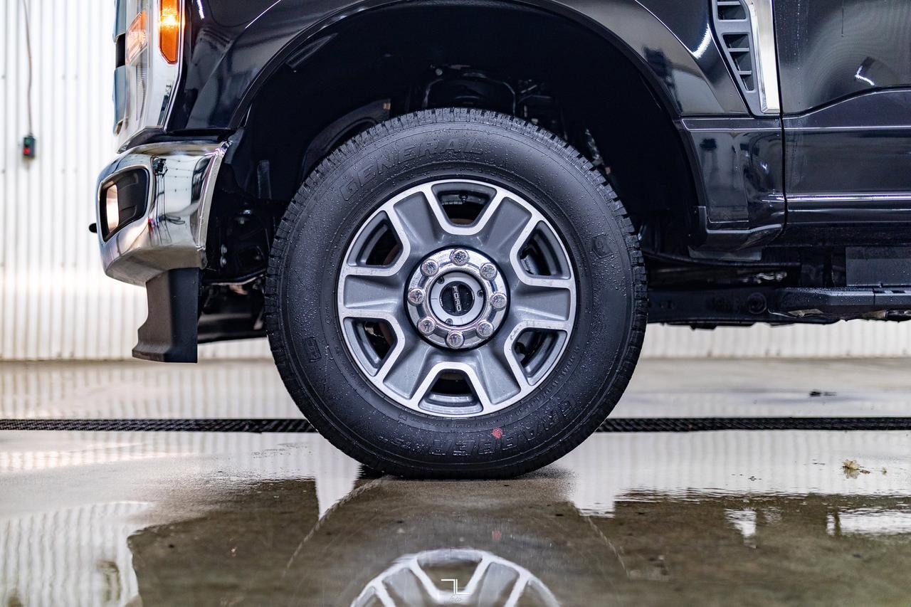 2025 Ford F-350 4x4 Crew Cab XLT Deck PSeat BCam Red Deer AB