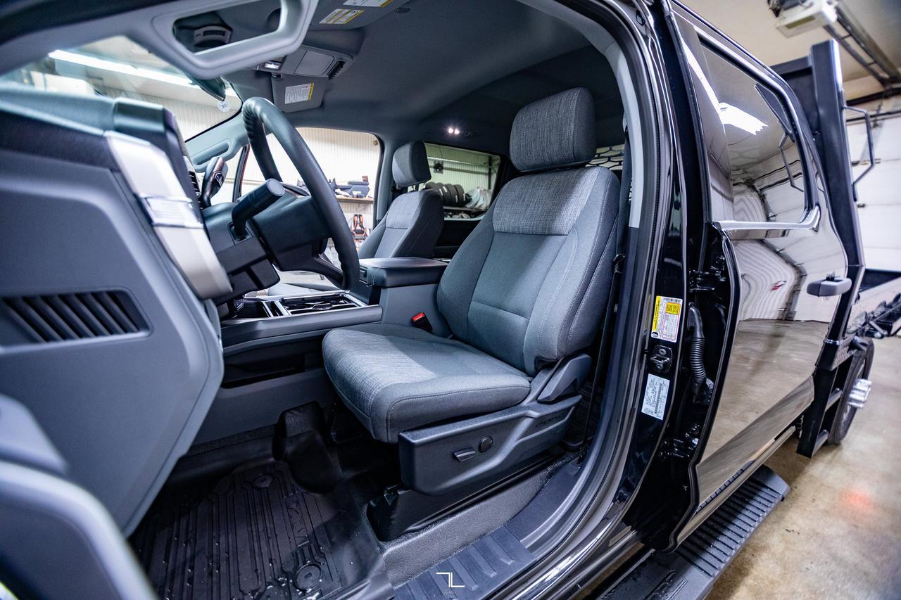 2025 Ford F-350 4x4 Crew Cab XLT Deck PSeat BCam Red Deer AB