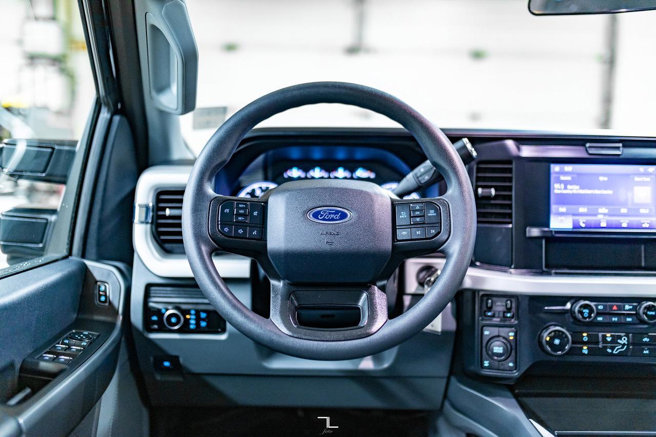 2025 Ford F-350 4x4 Crew Cab XLT Deck PSeat BCam Red Deer AB