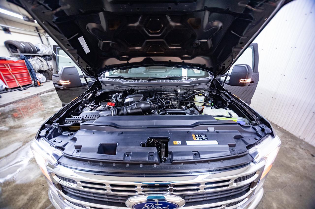 2025 Ford F-350 4x4 Crew Cab XLT Deck PSeat BCam Red Deer AB