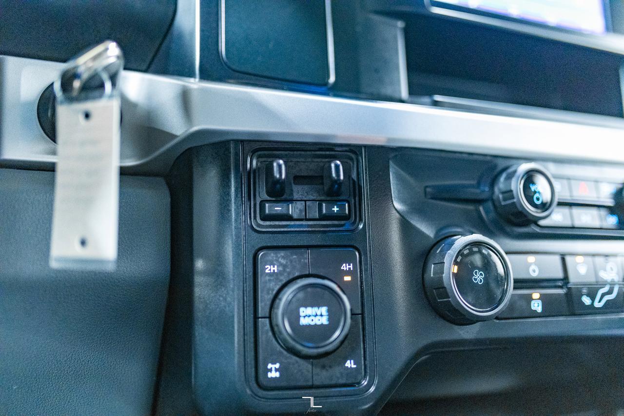 2025 Ford F-350 4x4 Crew Cab XLT Deck PSeat BCam Red Deer AB