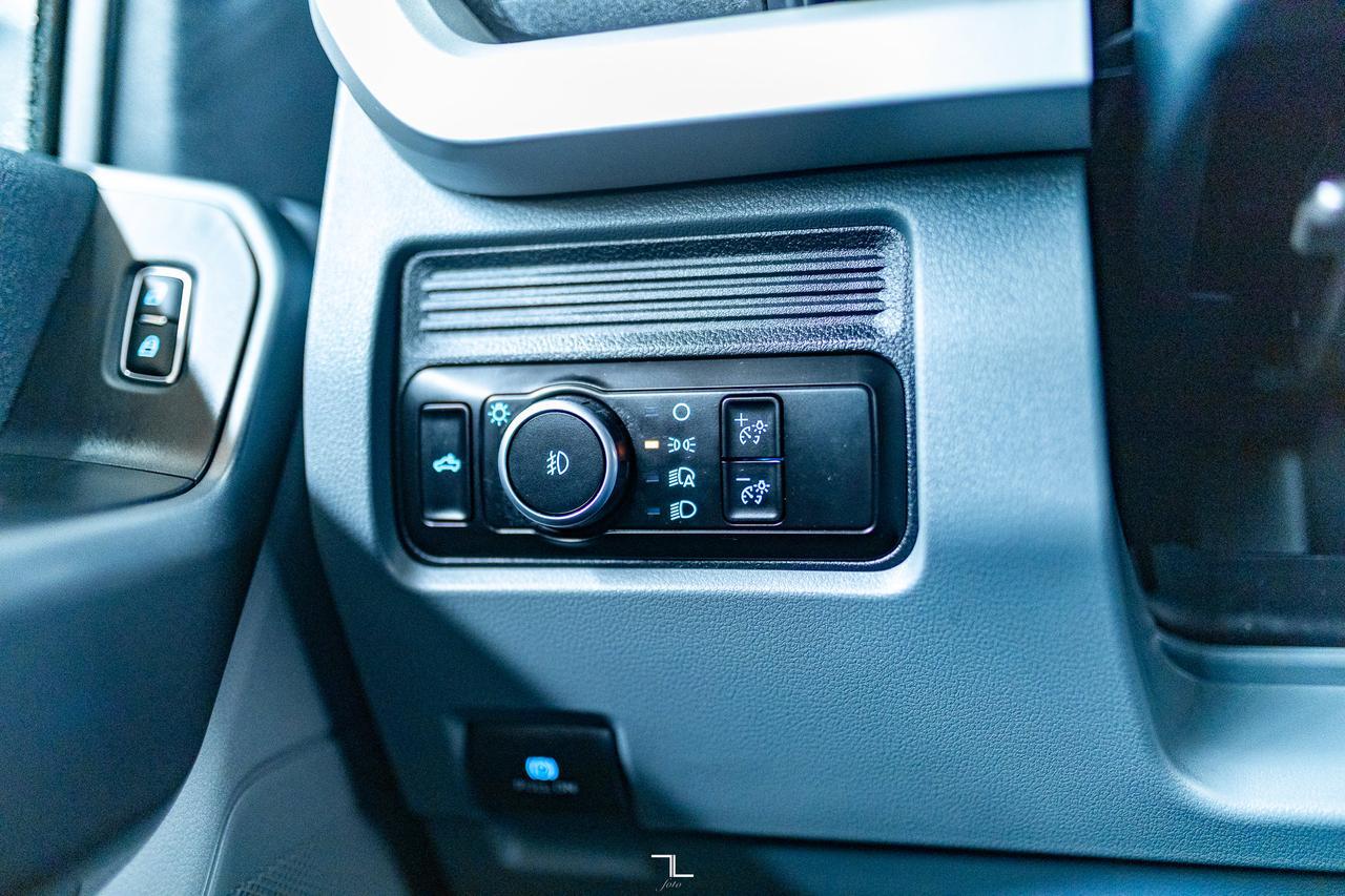 2025 Ford F-350 4x4 Crew Cab XLT Deck PSeat BCam Red Deer AB