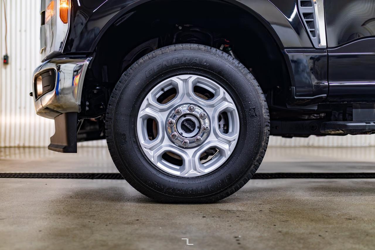 2025 Ford F-350 4x4 Crew Cab XLT Deck PSeat Red Deer AB