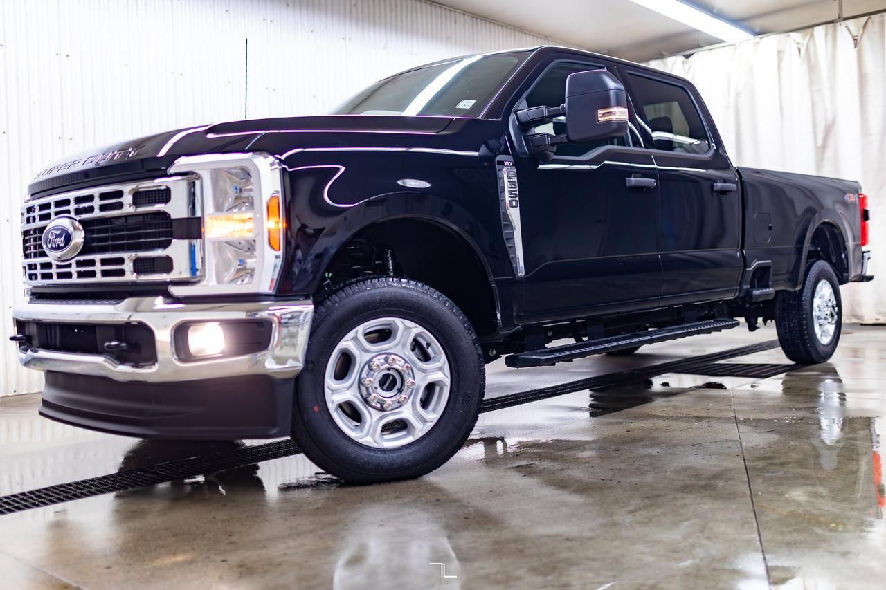 2025 Ford F-350 4x4 Crew Cab XLT Longbox BCam Red Deer AB
