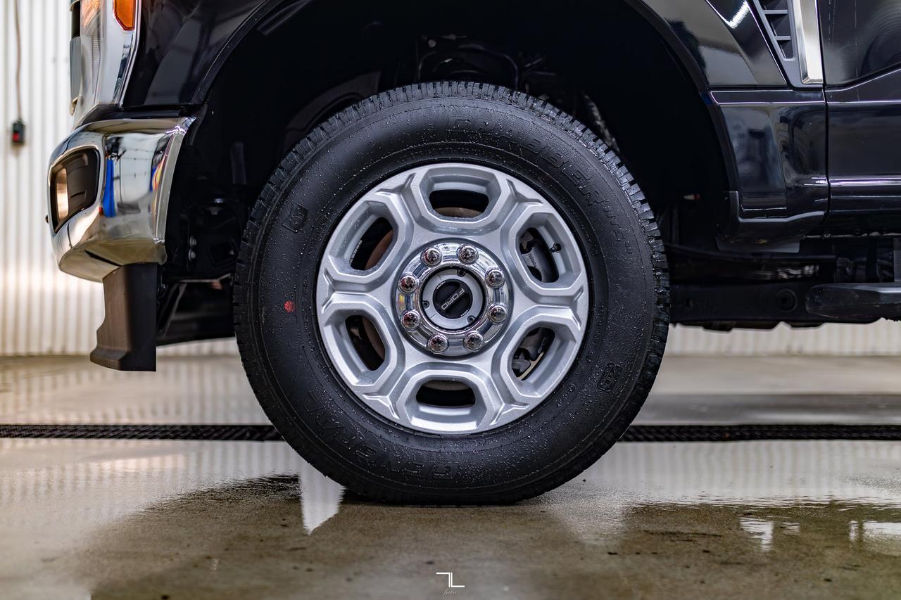 2025 Ford F-350 4x4 Crew Cab XLT Longbox PSeat BCam Red Deer AB